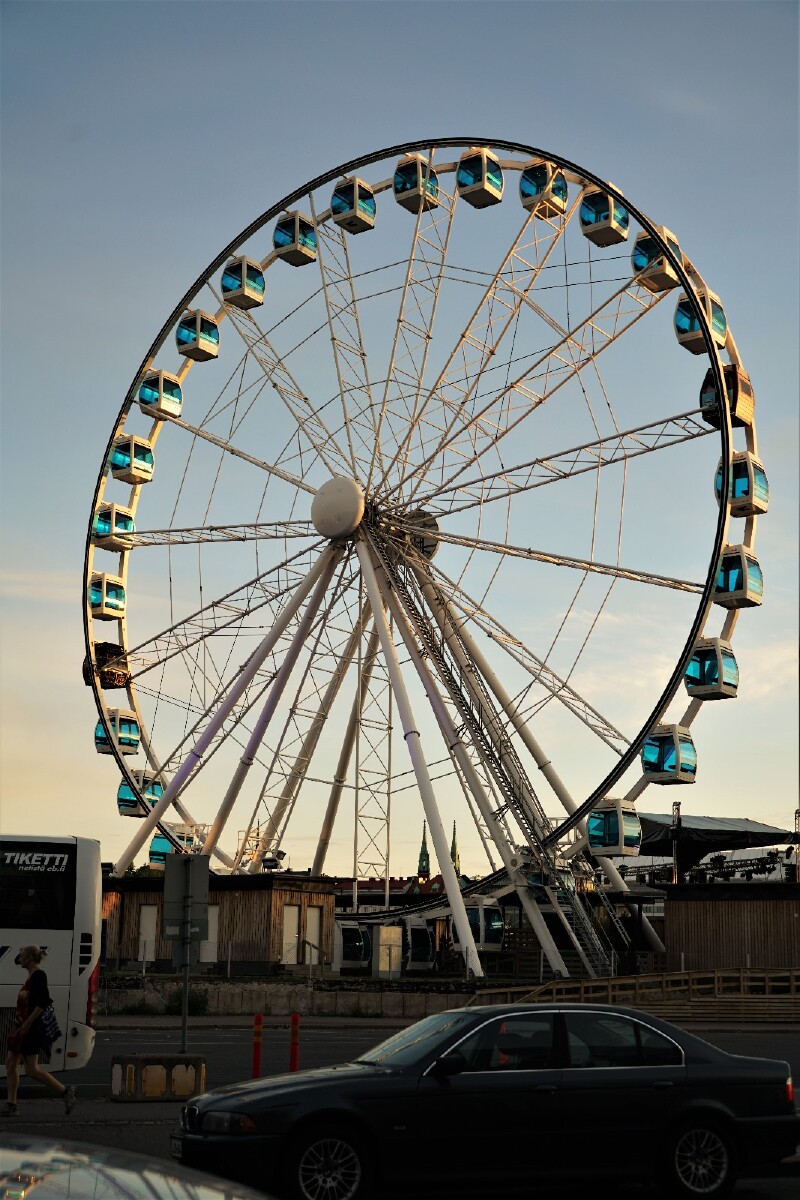 位于赫尔辛基市中心卡塔亚诺卡港口上的芬兰航空skywheel摩天轮