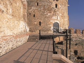 阿克罗纳夫普利亚城堡