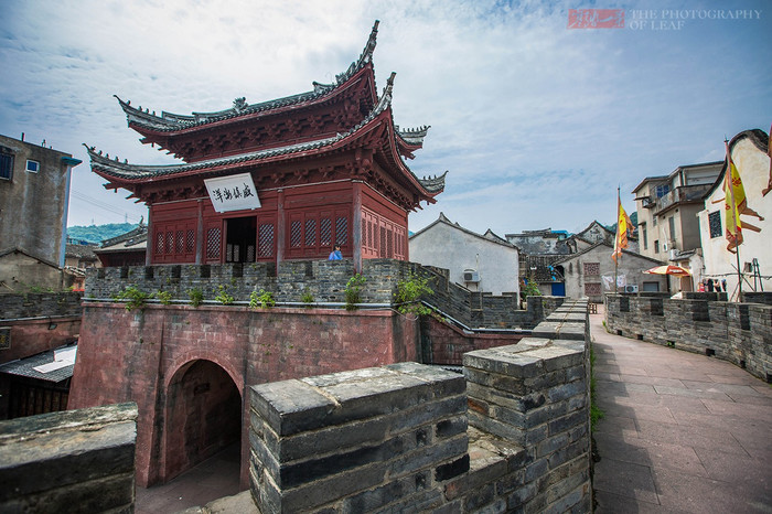 其间,抗倭名将谭纶,俞大猷,戚继光,卢膛,孙宏轼等多次来象山抗击.