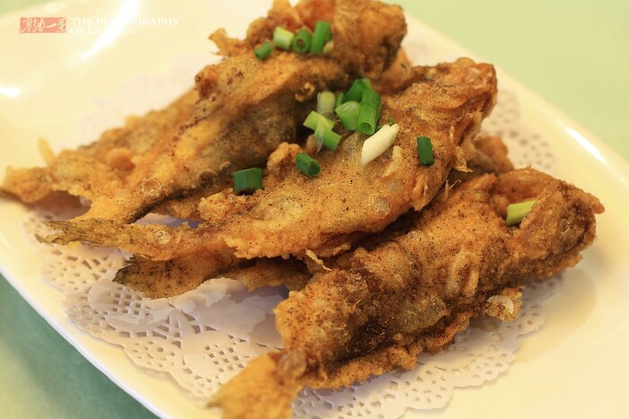 这个酥炸"白姑鱼",外脆里嫩,就连平时不怎么爱吃鱼的小朋友都吃的津津