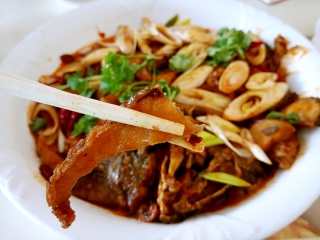 朋聚缘柴窝堡辣子鸡(哈密路店)