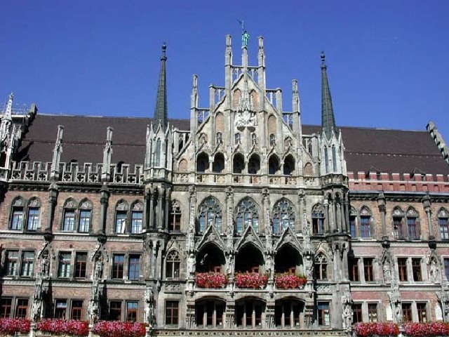 德国+法国+意大利+瑞士4国13日游 海航直飞、