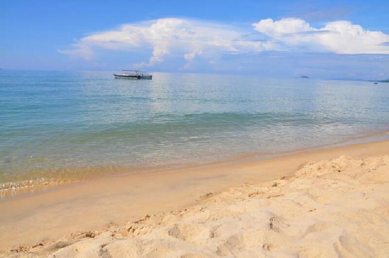 七月的三亚天很蓝,笑容当然很甜