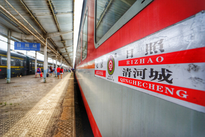 淡季的时候还可以挑挑,去西站方便就k4603,去北京站方便就k51.