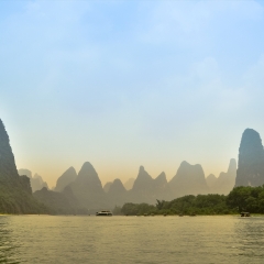 桂林泛舟漓江上_6976_9334