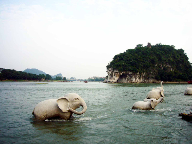  珠海長隆海洋王國 長隆野生動物世界或歡樂世界 桂林 灕江雙飛6日跟