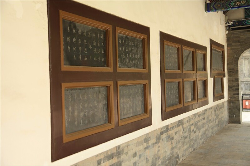 历史的记录者:古莲花池的碑刻