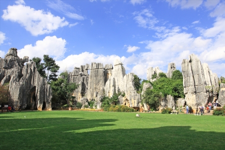 <云南-昆明-大理-丽江双飞6日游>新玩法，乘船游洱海/网红天空之镜，手工扎染/雪山大索/印象丽江/蓝月谷/当地多样特色美食秀