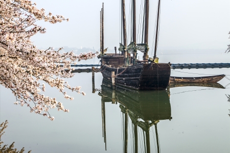 <华东五市-七桅古帆船-西湖-乌镇西栅5日游>0购物，枕乌镇赏夜景，太湖包船七桅古帆，苏州留园，高标住宿（当地参）