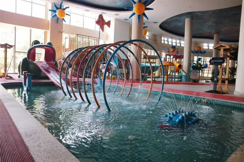 40度高温下泡个温泉再去四季花海里凹个造型