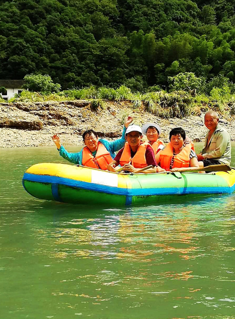       石台剡溪漂流