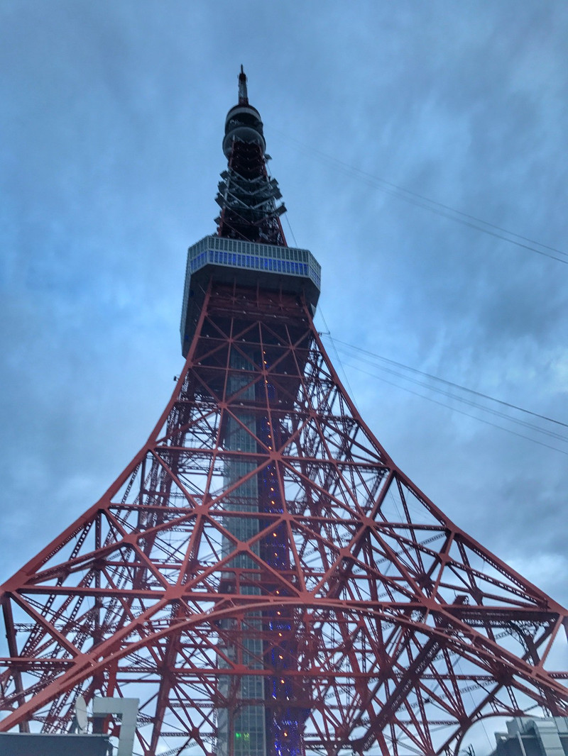 東京塔(日語:東京タワー)是東京地標性建築物,位於東京都港區芝公園