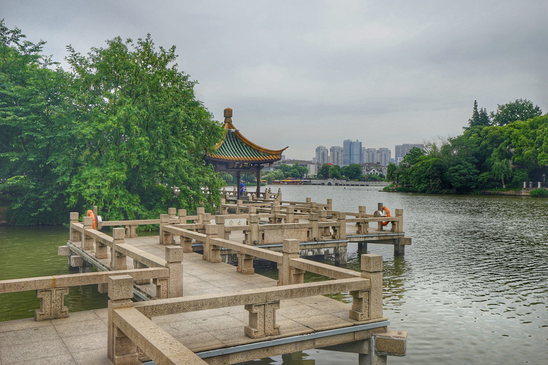 南通濠河風景區是個完全開放的5a景區,面積非常大,沿著濠河有很多的