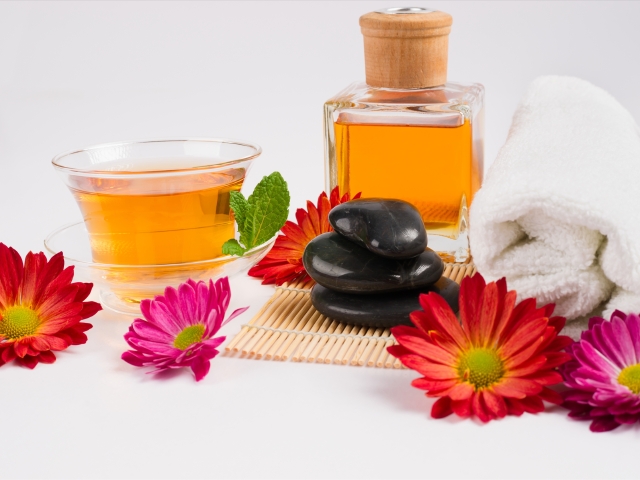 赠送巴厘岛当地特色精油按摩,用当地特色的药草给疲累的身体进行一次