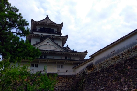 <日本九州+大分+高知+广岛双飞6日游>大连出发，畅游祖谷溪谷、严岛神社、弘人市场等，贴心安排至少三晚日式温泉，体验日式泡汤文化