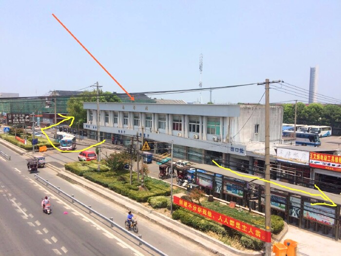 泰安路汽车站,位于泰安路,近泰安商业广场,以短途客运为主.