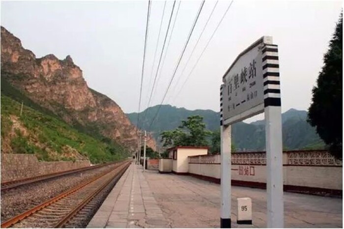 了火车,如果不是有人把铁轨铺进深山,你怎么也不会发现台儿沟这个小村