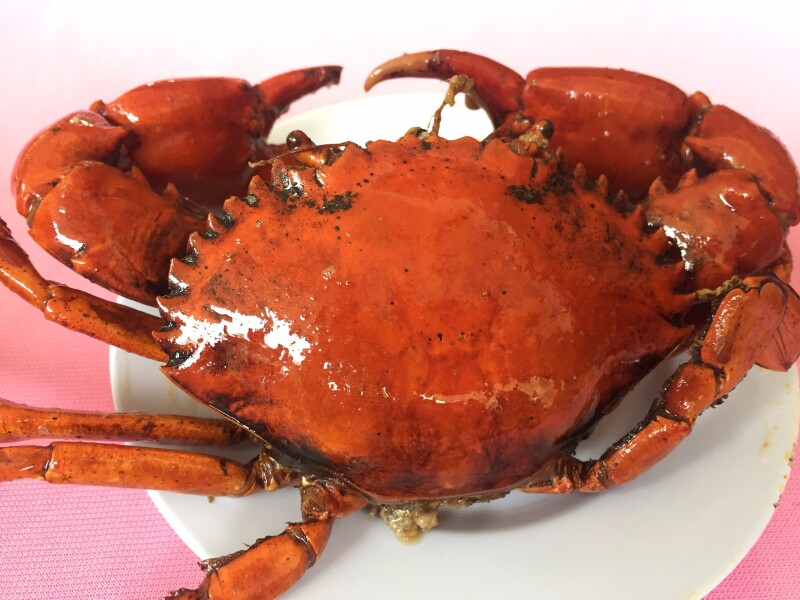 好大个的螃蟹,蟹脚真的是q弹好吃口感像秋刀鱼,很香马来西亚龙虾片吃