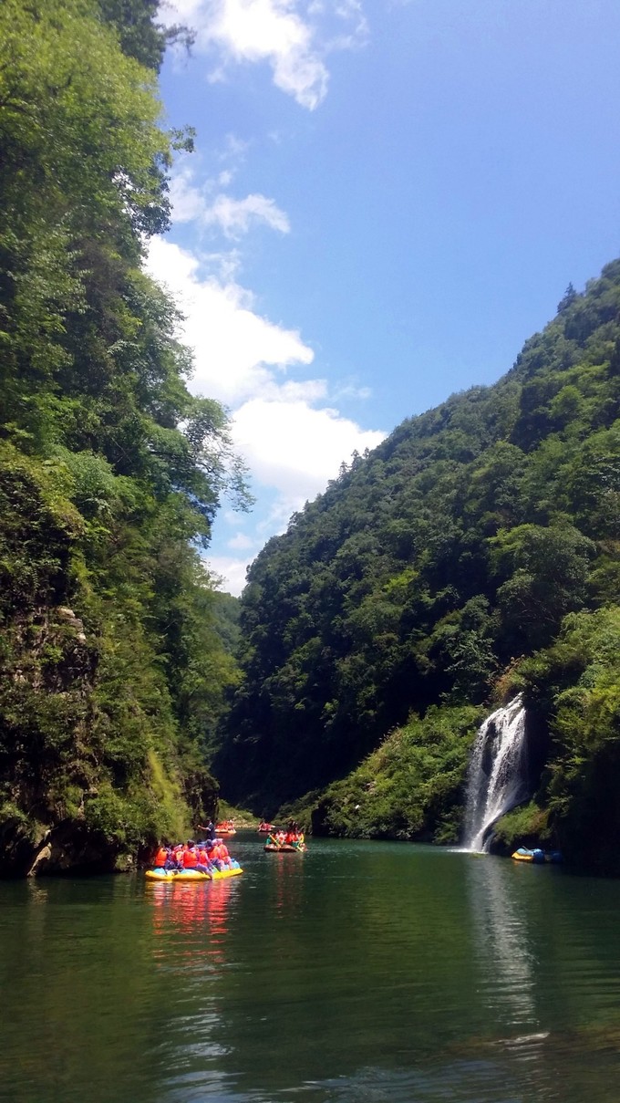 【醉湘西,约吧】张家界,芙蓉镇,猛洞河漂流,凤凰古城7日游