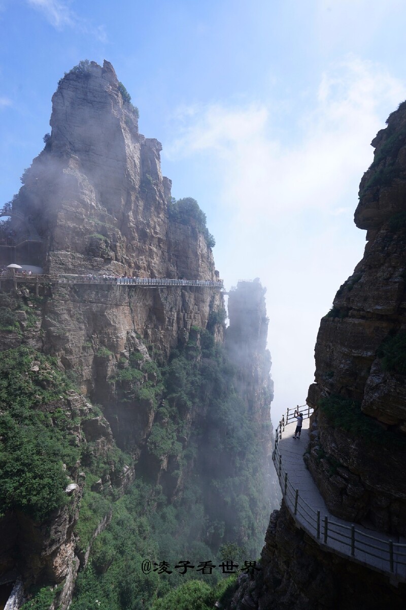 飞跃云端与夕阳握手白石山顶