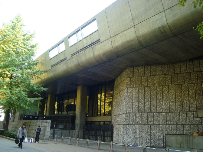 穿過上野公園,就到了東京國立博物館,人很多,因為有特別展覽~ 看門口