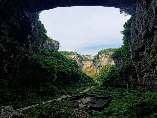 武隆天生三橋,屬於典型的喀斯特地貌,罕見的地質奇觀旅遊區,也是電影