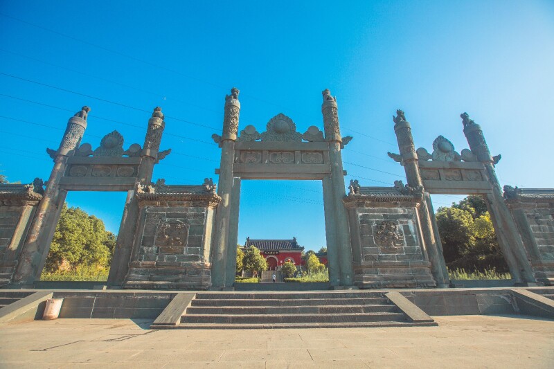 一座静乐宫,半座均州城