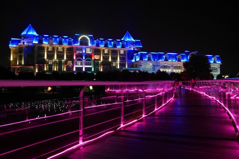 首发百万葵园花之恋省心度暑嗨翻天