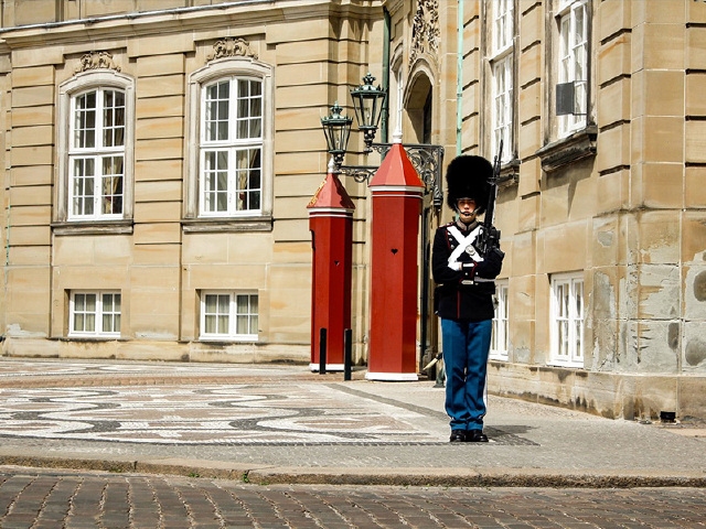 上海-北欧四国+俄罗斯-德国14日游 东航直飞 双