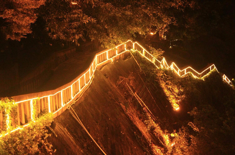 探秘山城第三步道 | 夜景之下,霓虹初上(喧鬧中這裡很安靜)