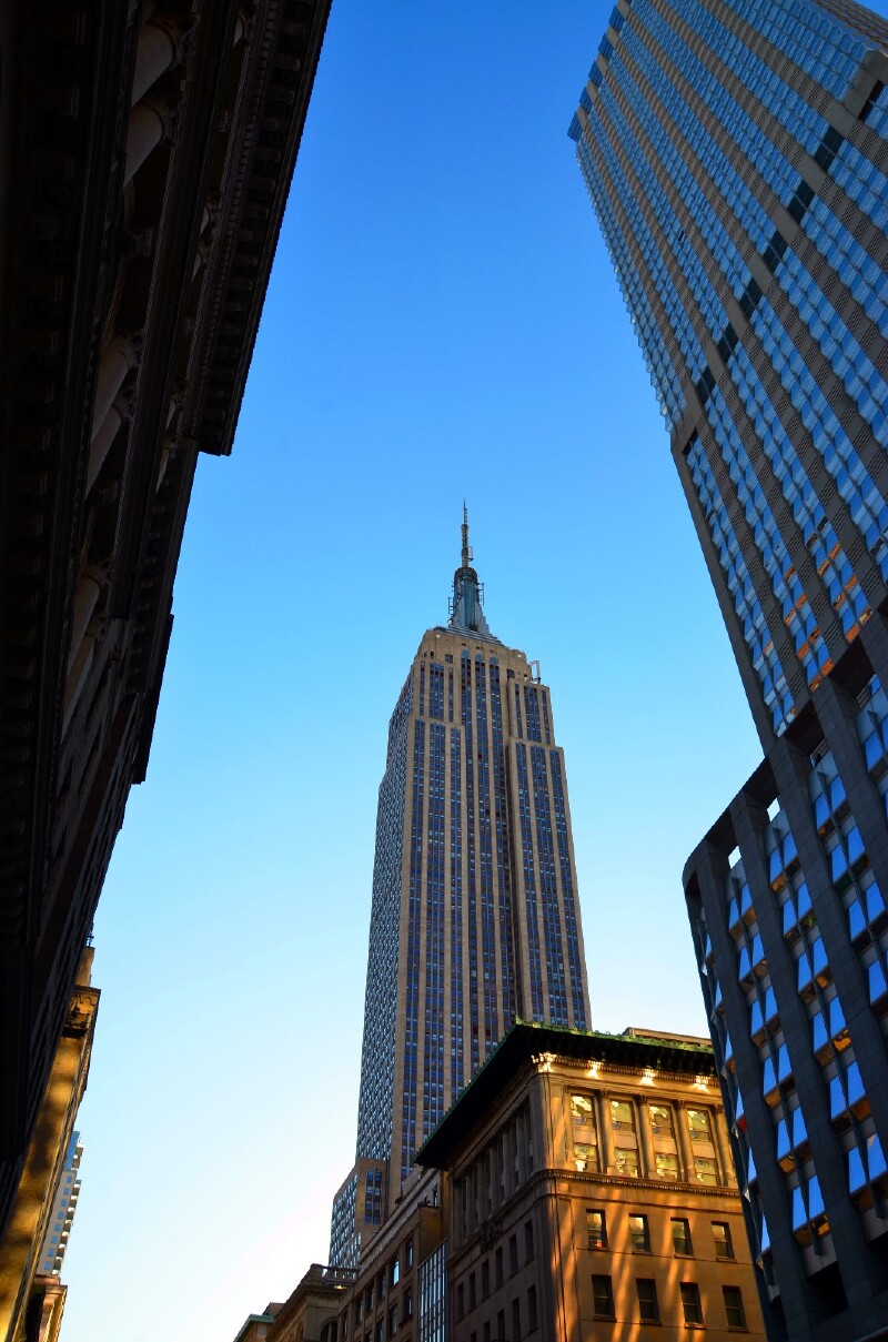 南起纽约华盛顿广场(washington square park) ,北抵第138街