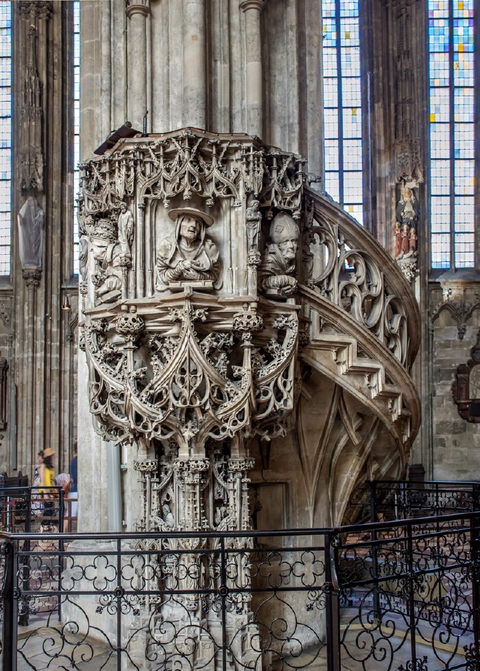 细细看看这座布道坛,是1510年奥地利建筑大师安敦的作品.