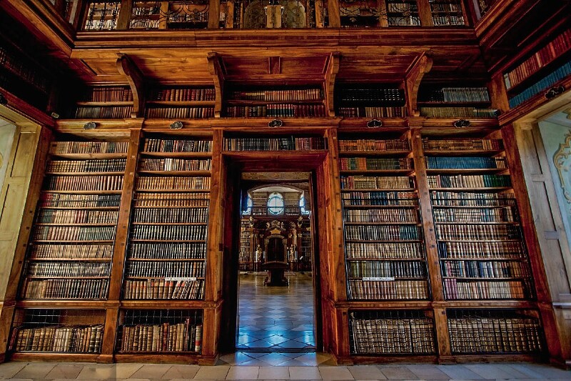 那些从中世纪传承下来的书籍可谓是无价之宝.
