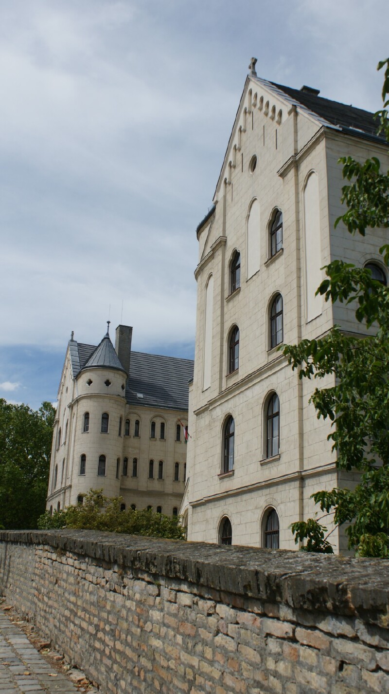 1天意外相遇匈牙利杰尔小镇玩法