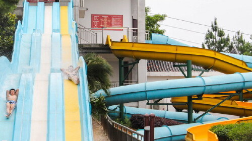 张家界万福温泉冷泉冰泉水世界