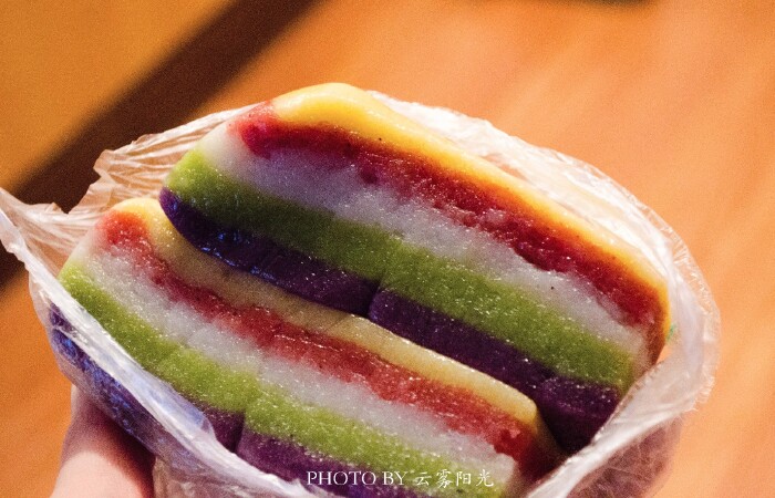 莲湖糕团店的赤豆元宵和五色糕团曾被南京秦淮区风味小吃研究和评委