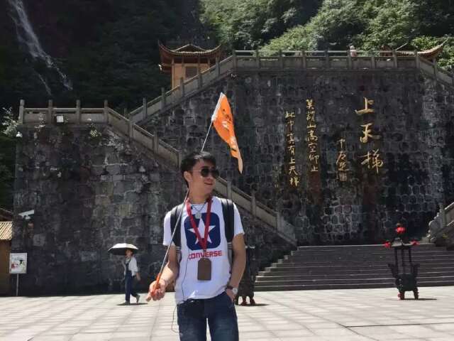 明星导游李新星