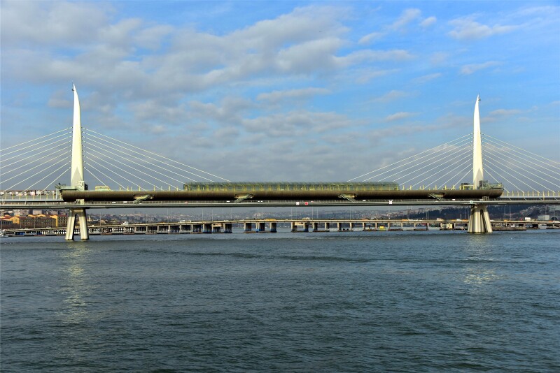 近距离欣赏阿塔图尔克大桥.