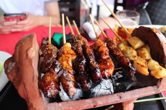 当地食物因人而异褒贬不一,但是作为第一次来印尼的鱼姐,是不可能不试