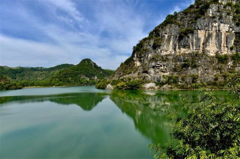 湄江風景區風光奇特,景點集中,景觀齊全,具有奇景,險境,神旅之特色.