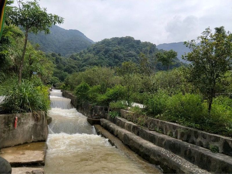 惠州博罗平安山风景区,开学后我们会设立高校直通车到这里,这里还有