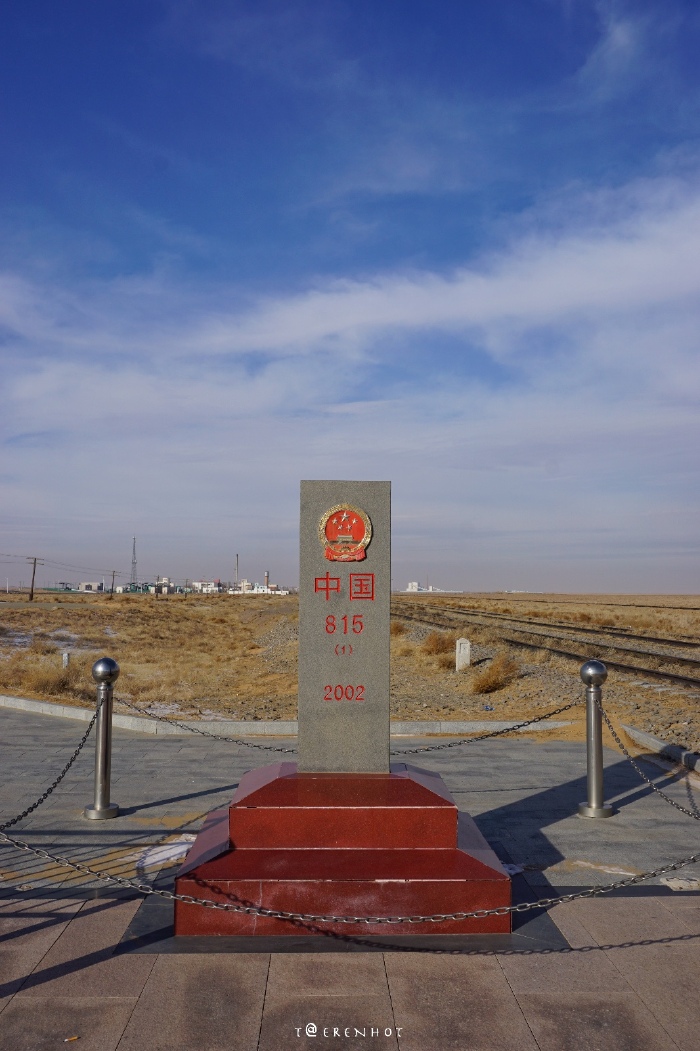 出了国门展厅,再往前便是815&816号界碑了.