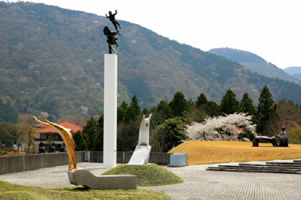 00-17:00 地图坐标:京都市左京区永观堂町48 永观堂是日本净土宗西山