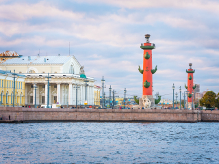 瓦西里岛古港口灯塔