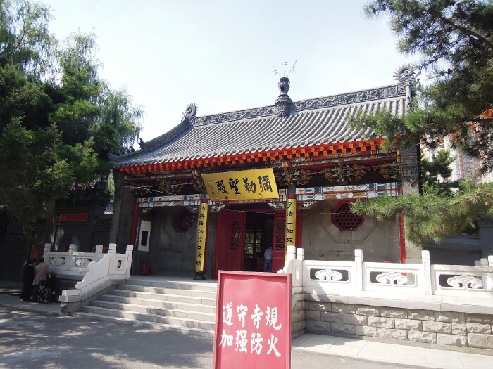 般若寺位于吉林省长春市长春大街377号,人民广场东北侧,是长春最大一