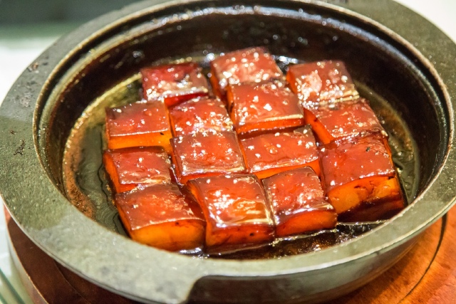 晶莹剔透的红烧肉,看着难敌诱惑,内心却有着实