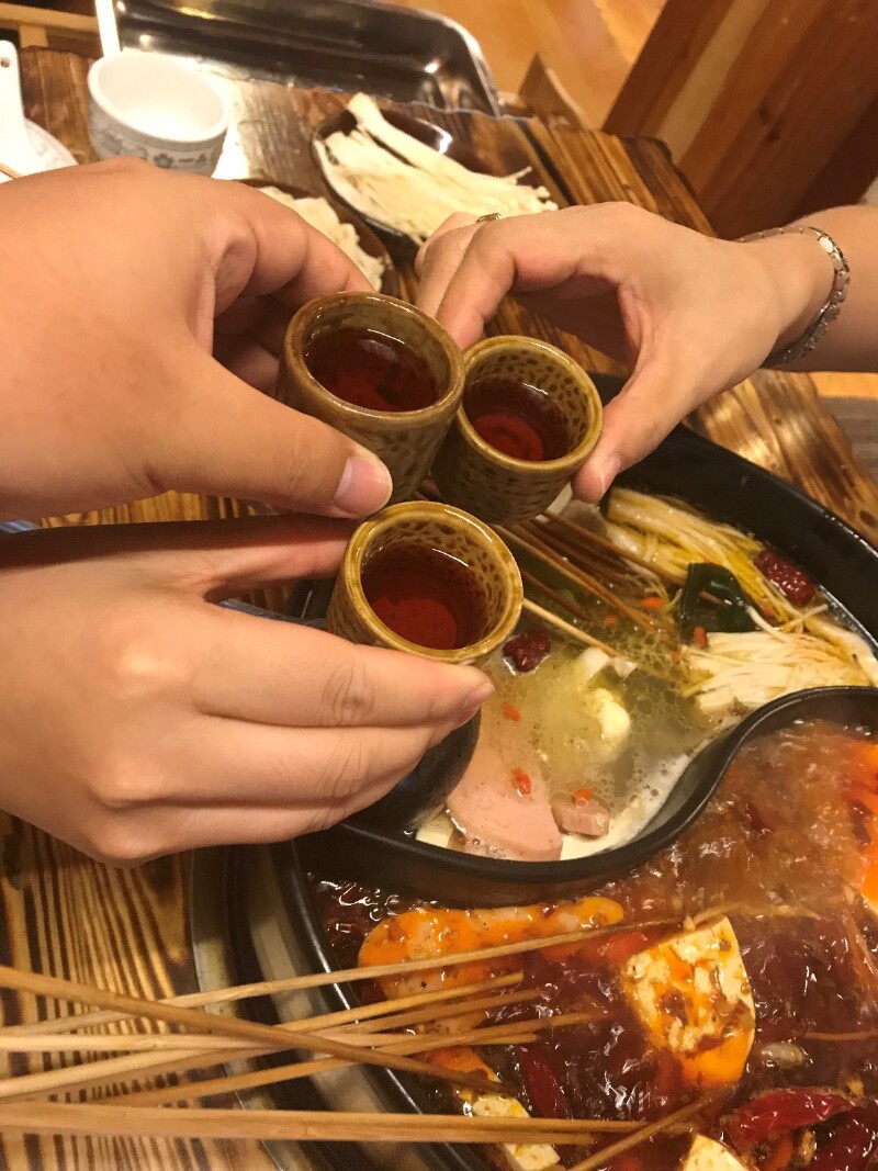 晚饭吃了一家串串香  喝了杨桃酒  味道很赞!花费221元