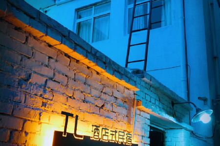 tl酒店式民宿(开封西司夜市店)
