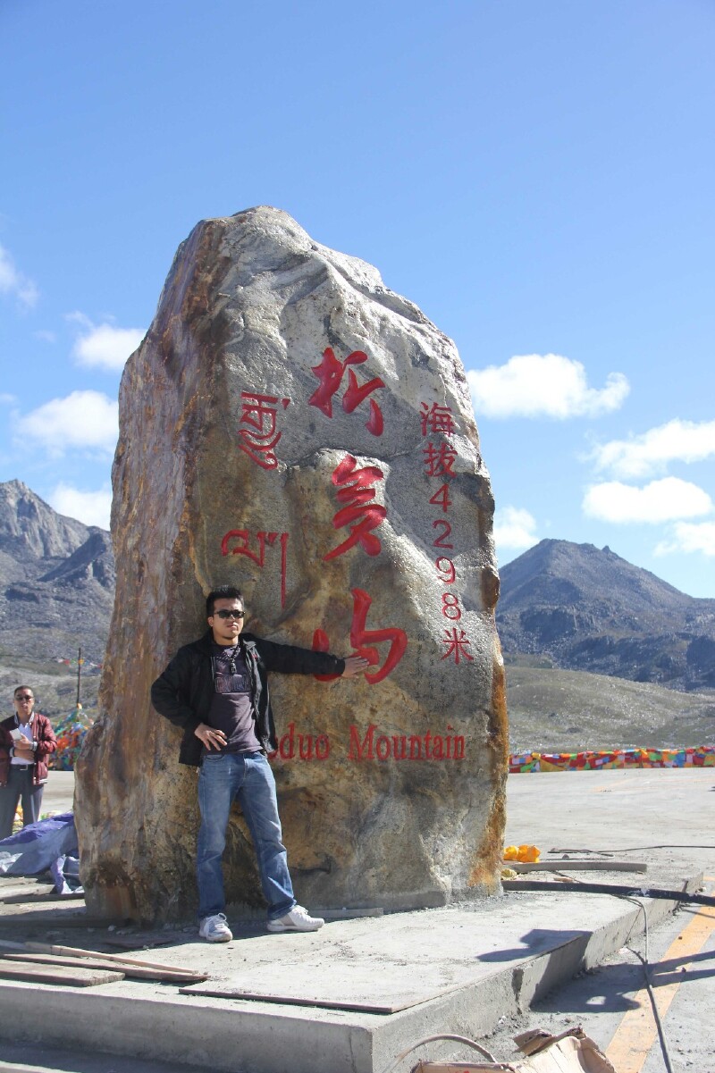 曾经的折多山海拔标识石碑不复存在,变成了如今的样子_折多山游记