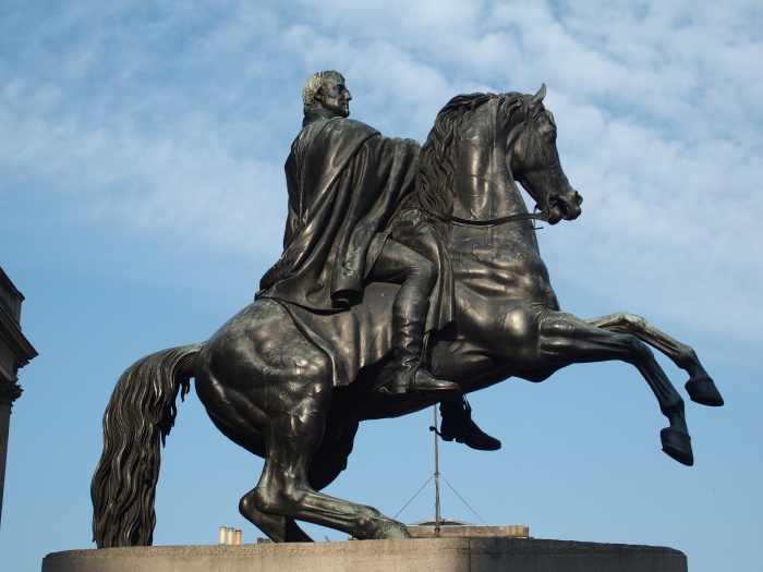 苏格兰之光-51 肖像馆内故事会 卡尔顿山烂尾楼